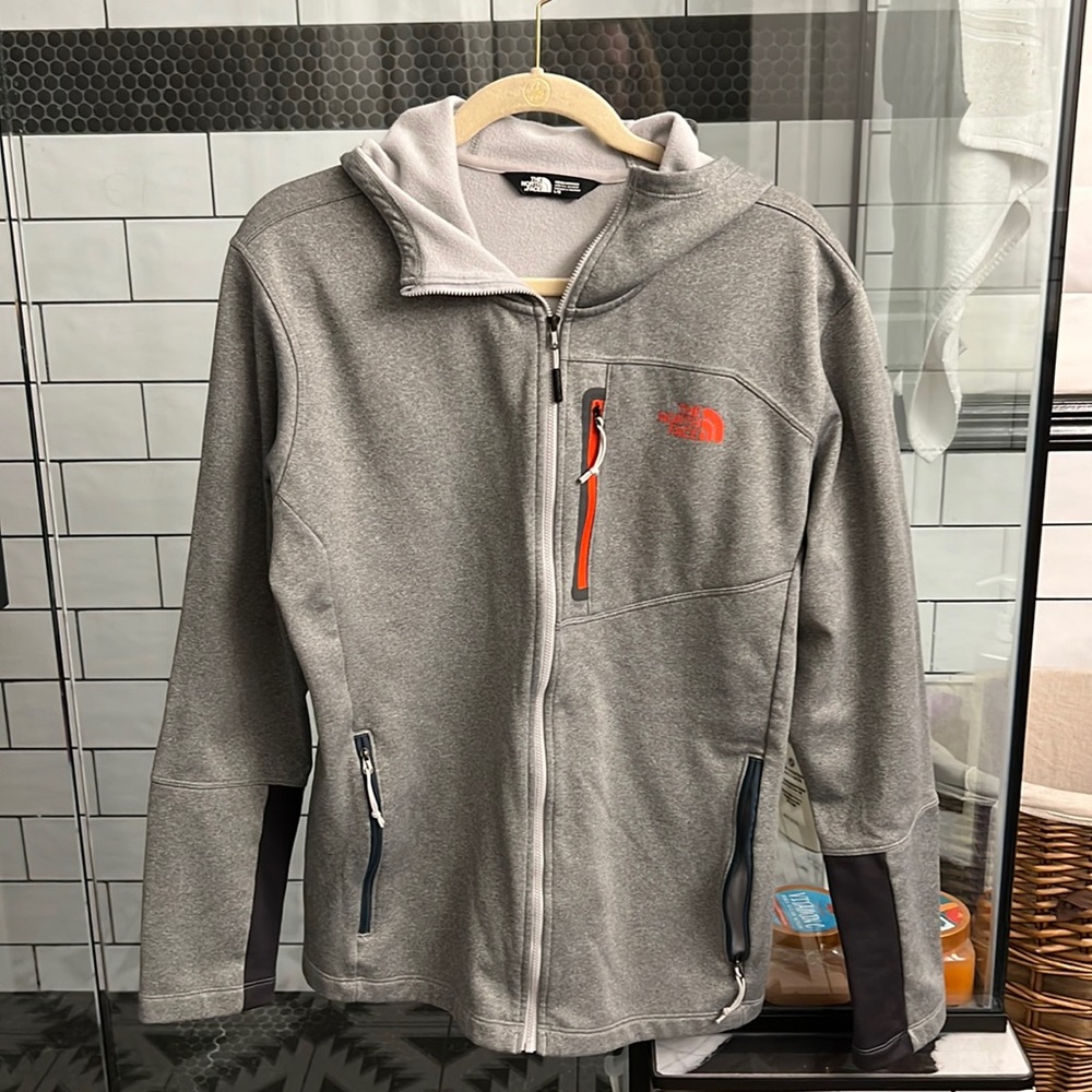 Men's Northface 3 pocket hoodie.
